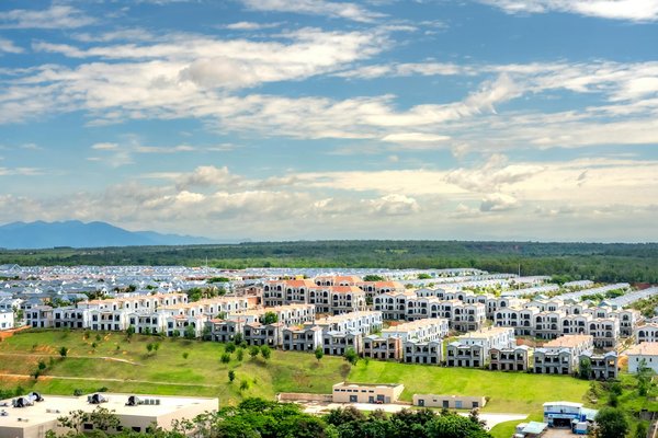 Succès des Femmes aux Enchères Immobilières : Une Histoire Qui Cartonne ?